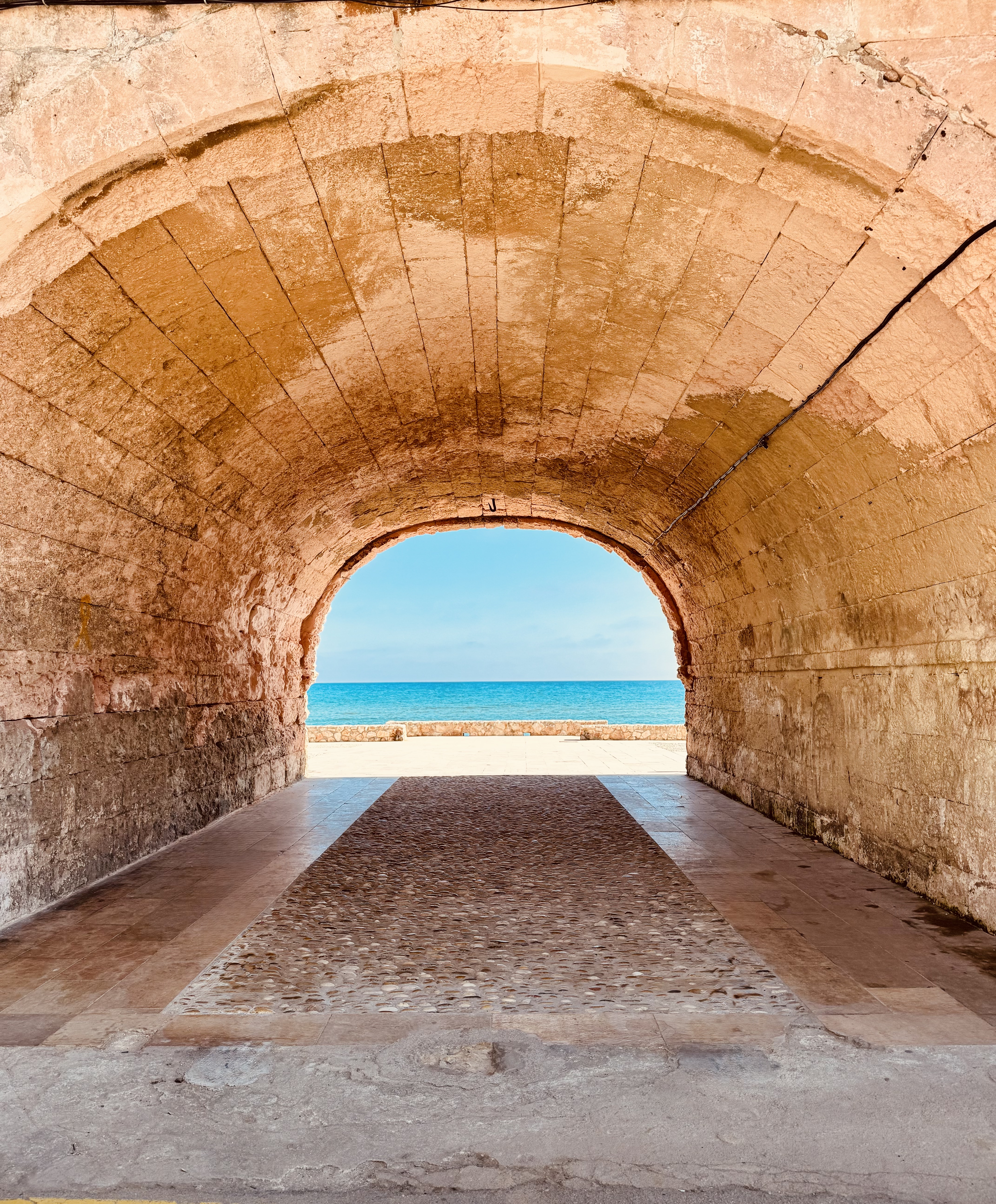 Portaat tunnelissa kohti valoa